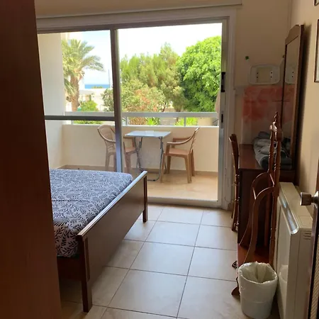 Piale Palms Makenzie Front Apartment, Lárnaca