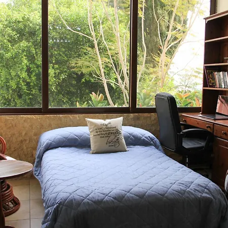 Piale Palms Makenzie Front Apartment, Larnaca