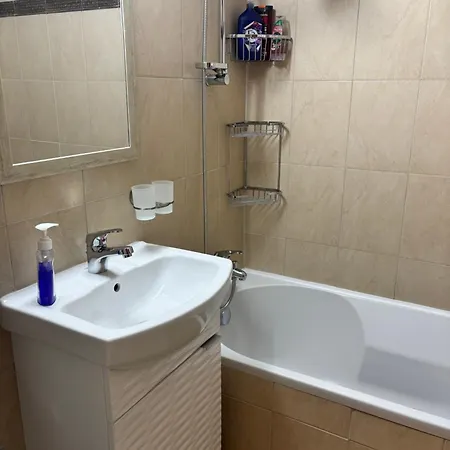 Piale Palms Makenzie Front Apartment, Larnaca