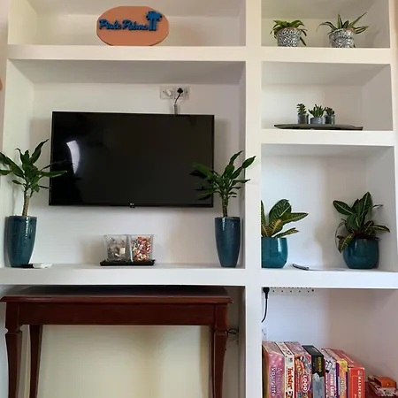 Piale Palms Makenzie Front Apartment, דירה