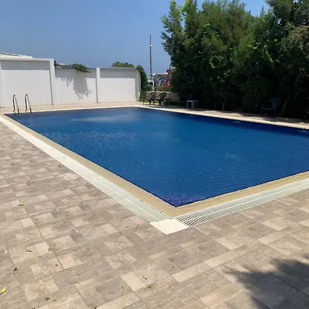 Piale Palms Makenzie Front Apartment, Larnaca