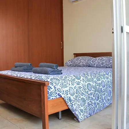 Piale Palms Makenzie Front Apartment, Larnaca