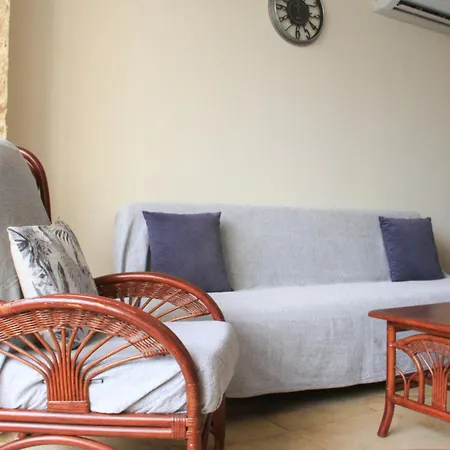 Piale Palms Makenzie Front Apartment, 라르나카