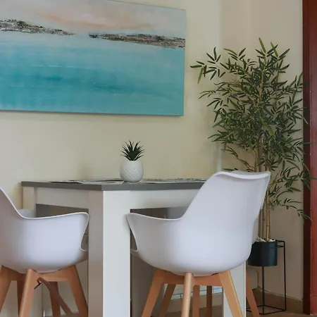 Piale Palms Makenzie Front Apartment, לרנקה