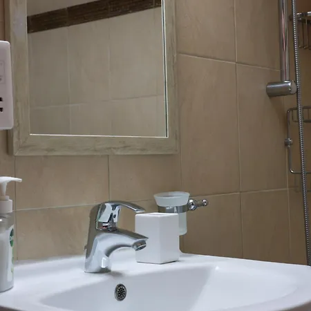 דירה Piale Palms Makenzie Front Apartment, לרנקה