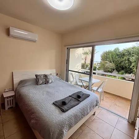 아파트 Piale Palms Makenzie Front Apartment, 라르나카