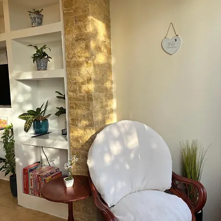 아파트 Piale Palms Makenzie Front Apartment, 라르나카