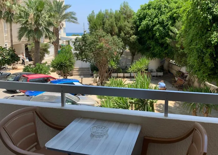Piale Palms Makenzie Front Apartment, * Larnaca