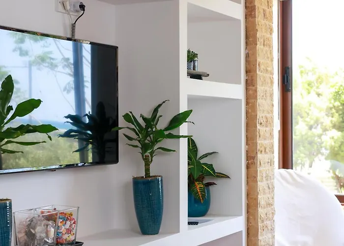 Piale Palms Makenzie Front Apartment, Larnaca